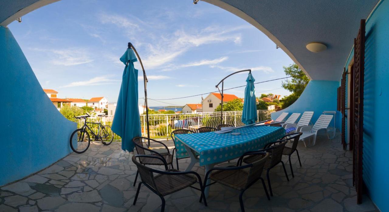 The Sea House Apartments Vis Buitenkant foto